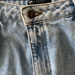 ASOS size 34  distressed Boyfriend Jeans with Classic Denim Look $55